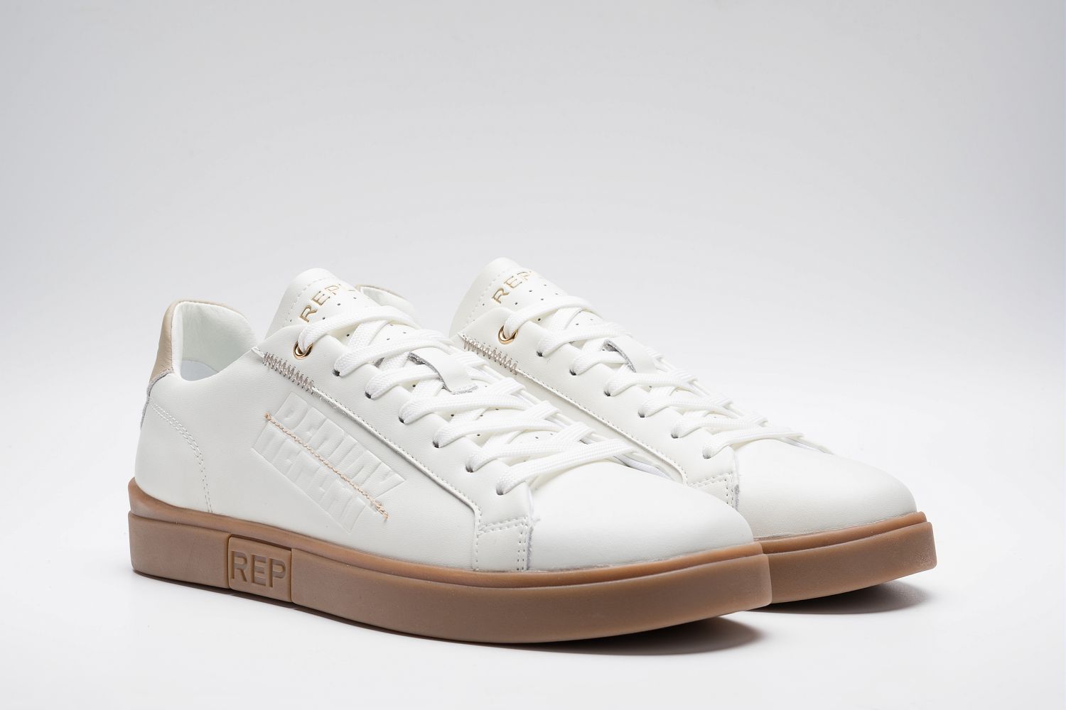 Sneakers – Crossover International