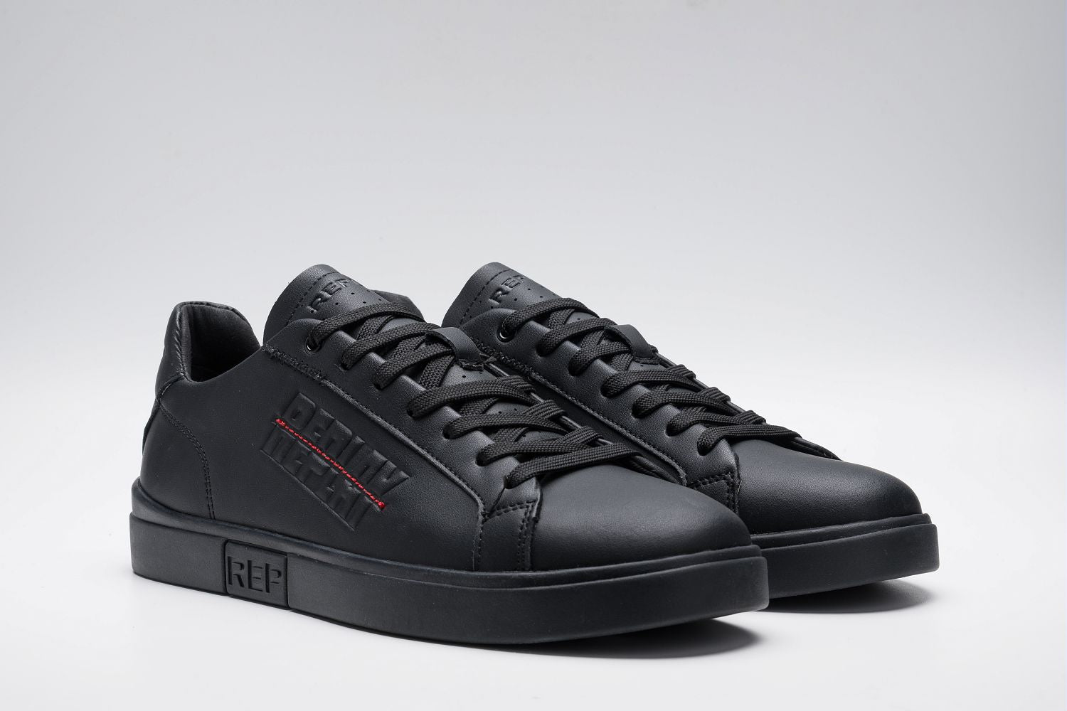 Sneakers – Crossover International