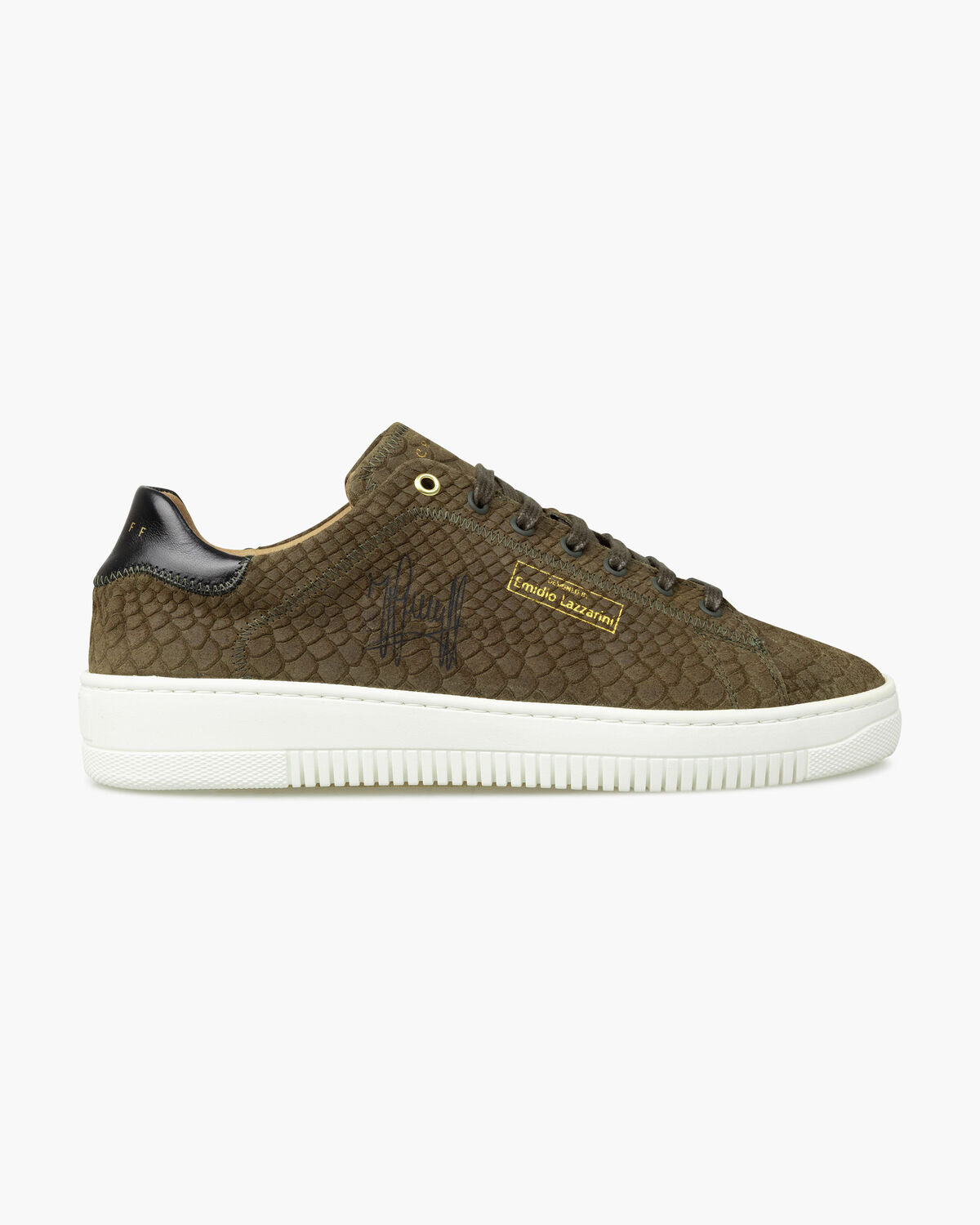 Sneakers – Crossover International