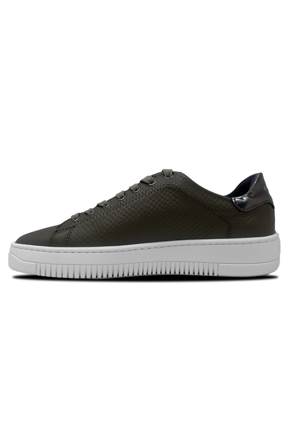 Joan Sneaker* – Crossover International