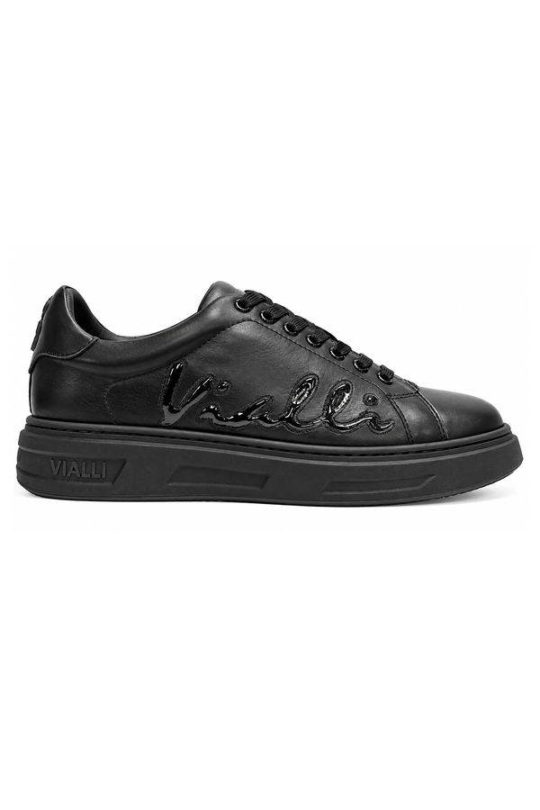 Sneakers – Crossover International